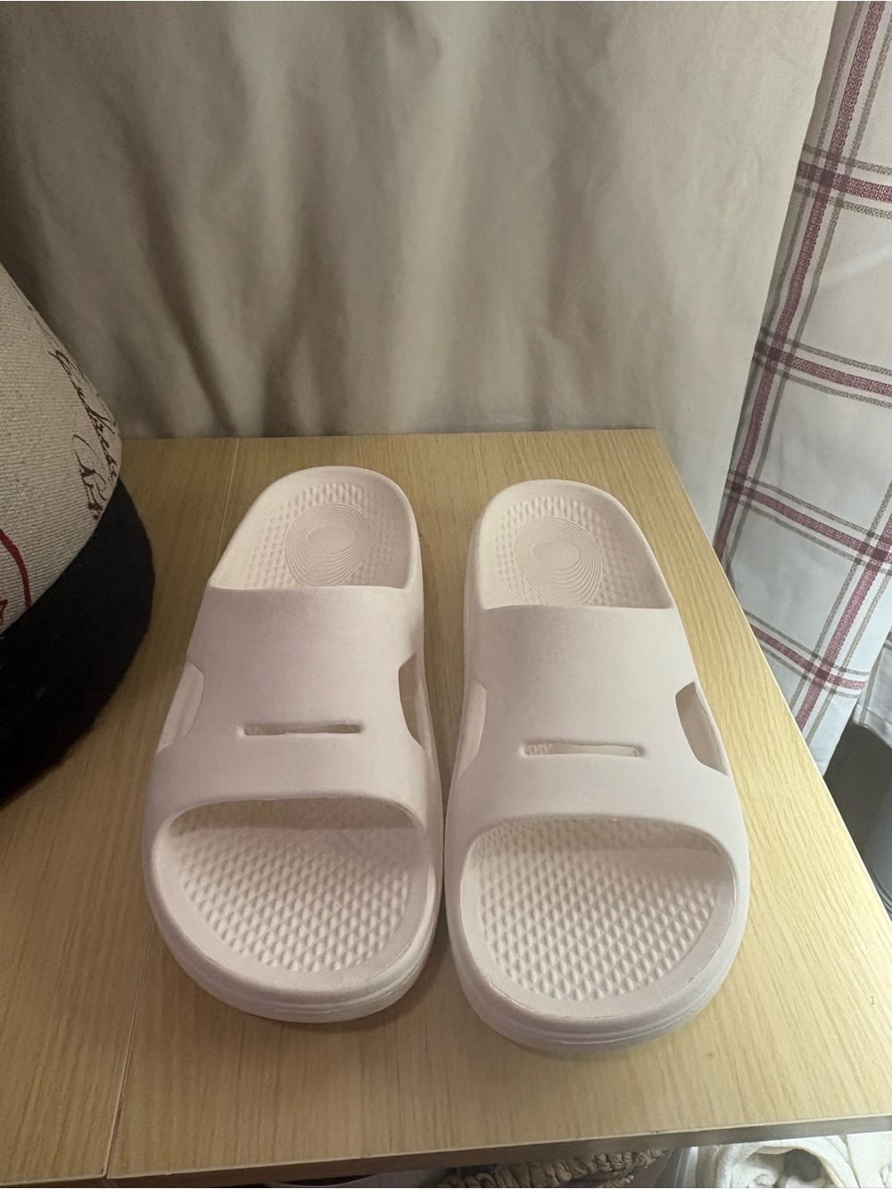 Revitalign Women’s Fushion Strive Slide Sandal. Size 9